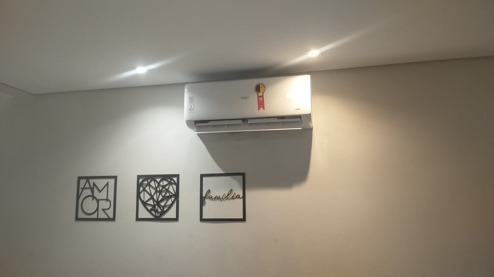 Ar-condicionado Split instalado em sala residencial