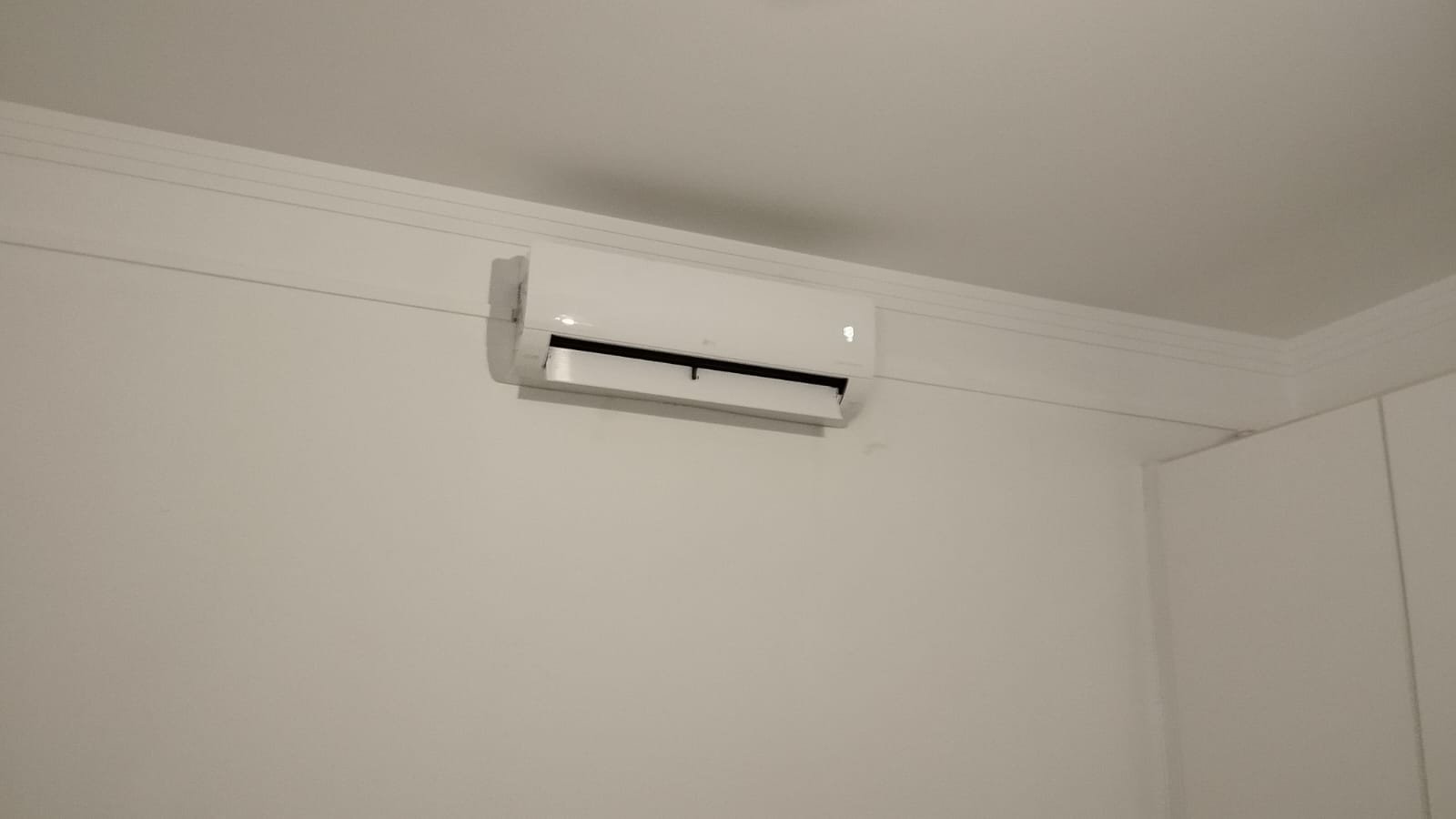 Ar-condicionado instalado em quarto
