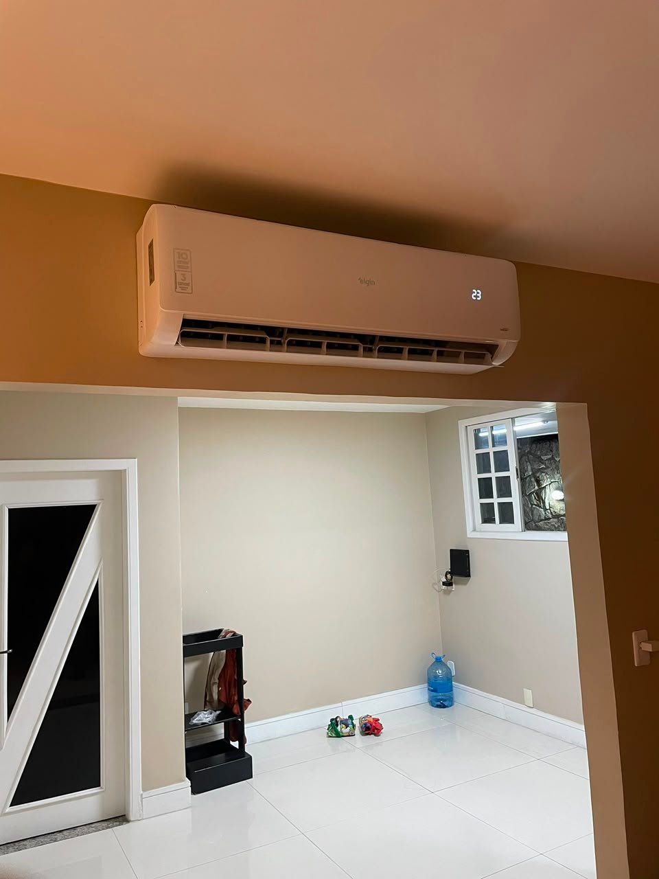 Ar-condicionado Split instalado em ambiente residencial